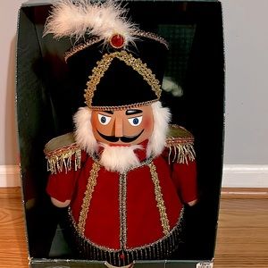 Vintage 1990 Christmas Decor! An Animated, lighted & Musical NutCracker.